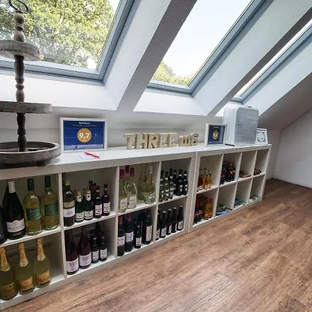 לינה וארוחת בוקר Three B's 3*