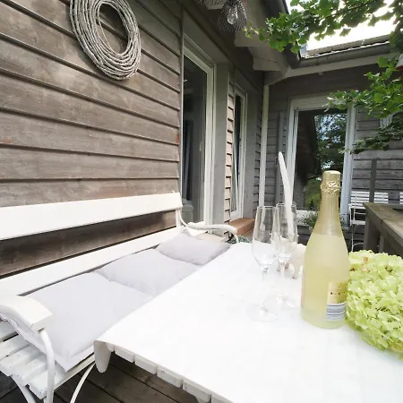 Three B's לינה וארוחת בוקר