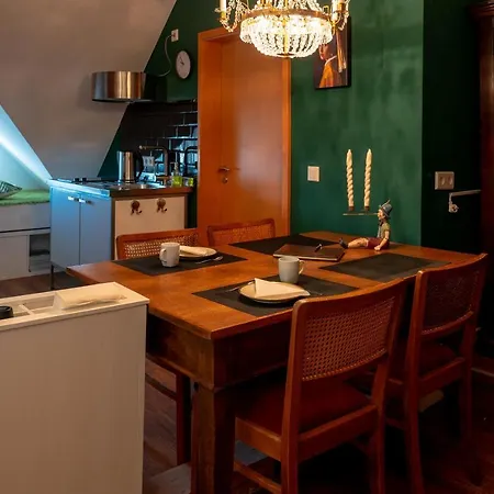 Three B's לינה וארוחת בוקר