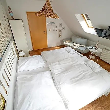 Three B's Bed and Breakfast 3*